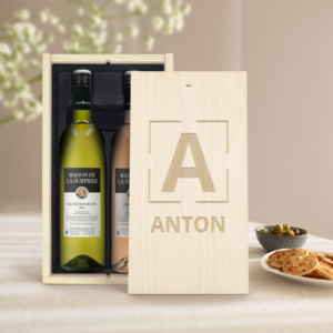 Wijnpakket in gegraveerde kist - Maison de la Surprise - Syrah en Sauvignon Blanc